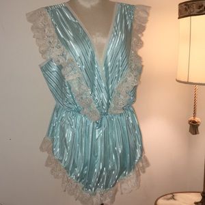 Vintage ruffle teddy